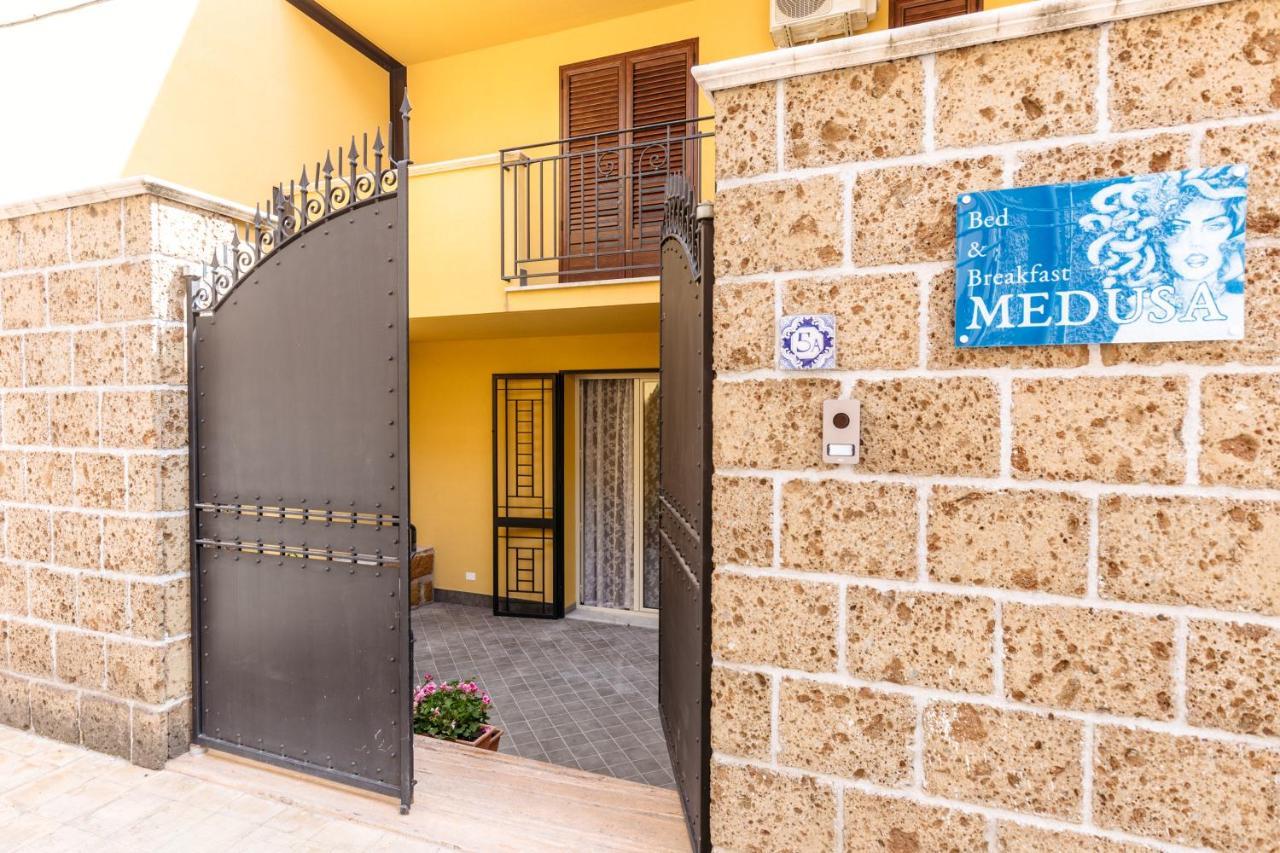 B&B Medusa Santa Flavia Buitenkant foto